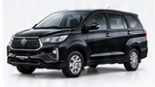 Toyota Innova Reborn hitam tampak dari sisi depan dan samping