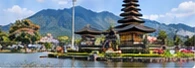 Ilustrasi pura bertingkat dan taman dengan latar pegunungan di Bali