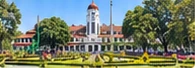 Ilustrasi taman kota dan gedung bersejarah dengan menara di Malang