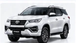Toyota Fortuner putih dengan bodi SUV tampak dari sisi depan dan samping
